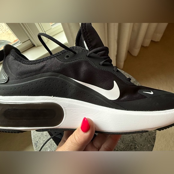 NEW-Nike Women's Black and White Air Max Sneakers